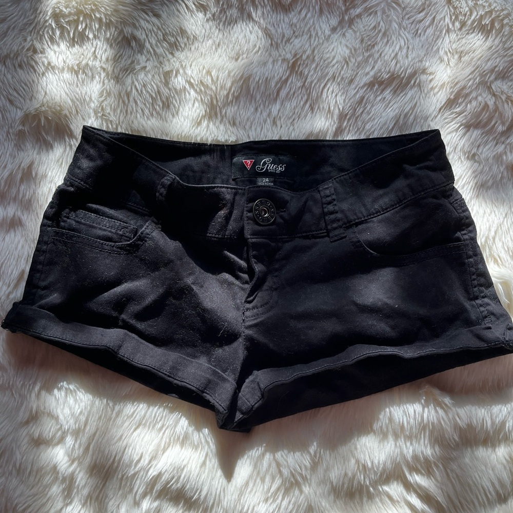 ❣️AUTHENTIC Y2K❣️ GUESS Women's Black Shorts (size 24)